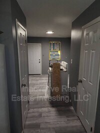 2545 W Silver St - 8