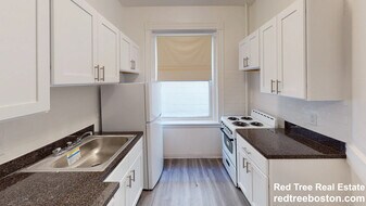 1350 Commonwealth Ave, Unit 8 in Boston, MA - Building Photo