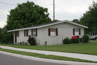 413 12th St W in Palmetto, FL - Foto de edificio - Building Photo