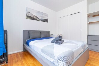 340e E 93rd St in New York, NY - Building Photo - Building Photo