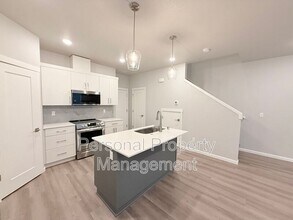 16332 NE 21st St in Vancouver, WA - Foto de edificio - Building Photo