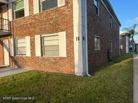 190 E Olmstead Dr in Titusville, FL - Building Photo