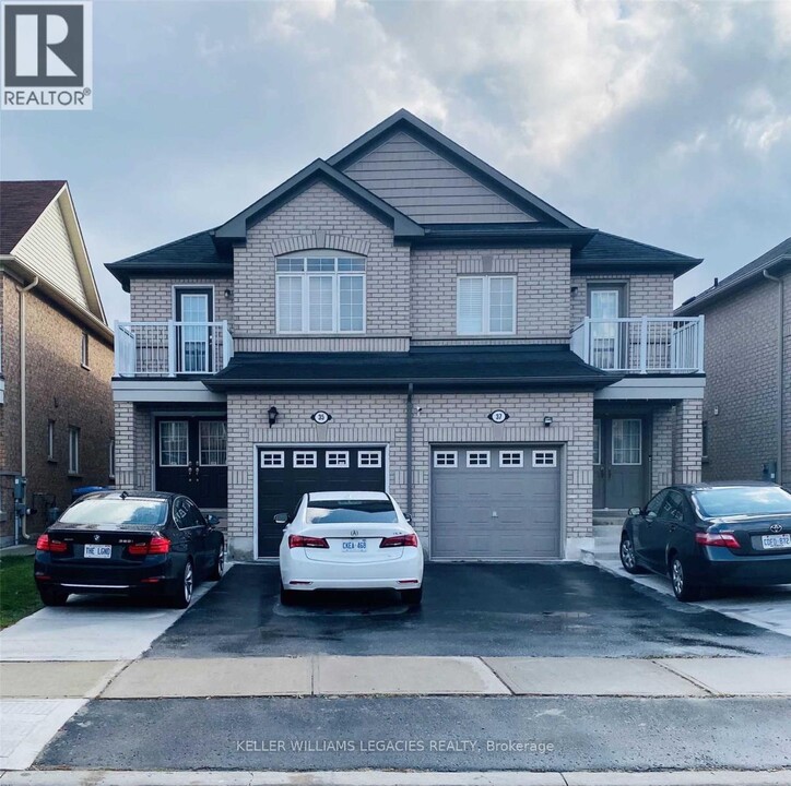 35 Tanasi Rd in Brampton, ON - Building Photo