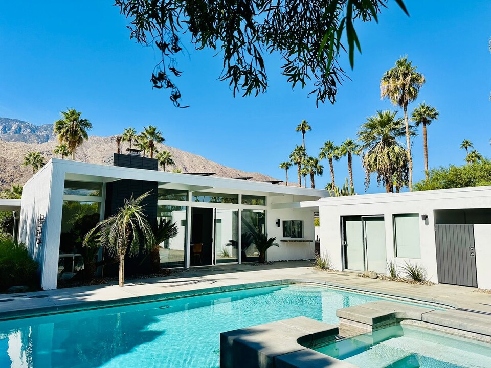 1003 E Twin Palms Dr in Palm Springs, CA - Foto de edificio