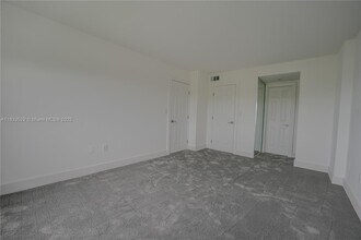 15600 NW 7th Ave in Miami, FL - Building Photo - Building Photo