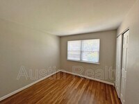 836 Holiday Ave photo'