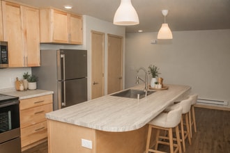 475 Century Pl in Onalaska, WI - Building Photo - Building Photo