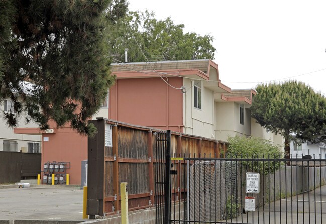 2308 96th Ave in Oakland, CA - Foto de edificio - Building Photo