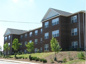 Chapman Place Apartments in Greensboro, NC - Foto de edificio - Building Photo