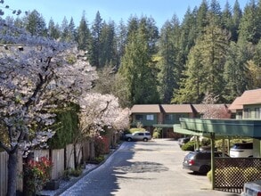 Canyon Manor in North Vancouver, BC - Building Photo - Building Photo