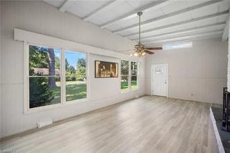 701 Locust Pl, Unit Locust in High Point, NC - Foto de edificio - Building Photo