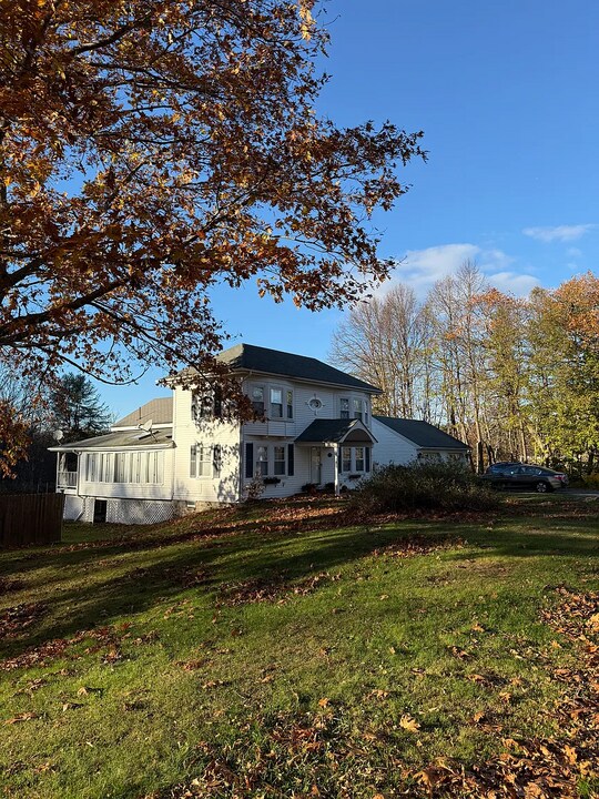 124 Harding Rd in Brunswick, ME - Foto de edificio