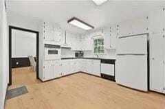 1172 Martin Nash Rd SW in Lilburn, GA - Foto de edificio - Building Photo