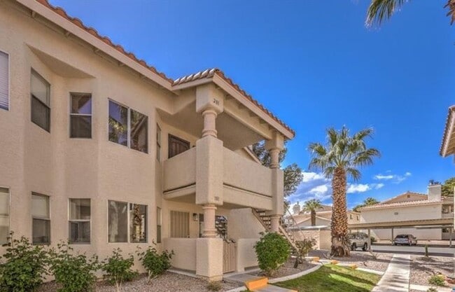 property at 924 Falconhead Ln