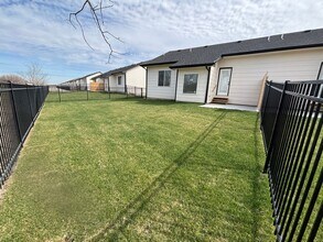 2210-5251 N Rock Rd in Wichita, KS - Building Photo - Building Photo