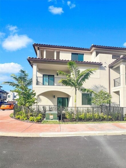 4236 NW 82nd Ave, Unit 2 in Doral, FL - Building Photo - Building Photo