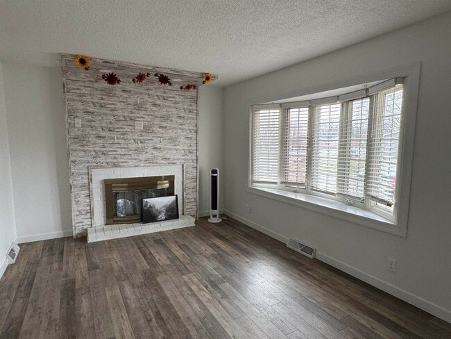 4611 Scott St in Davenport, IA - Foto de edificio - Building Photo