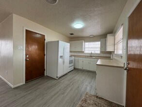 525 W Reed St in Roswell, NM - Building Photo - Building Photo