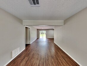 16722 Forest Bend Ave in Friendswood, TX - Foto de edificio - Building Photo