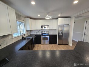 14A Canterbury Dr in Monroe Township, NJ - Building Photo - Building Photo