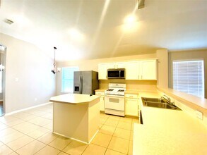 5615 Brookhollow Oaks Trail in Houston, TX - Building Photo - Building Photo