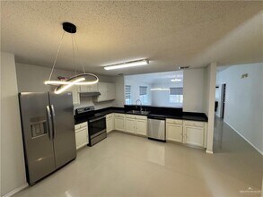 13 Santa Fabiola St in Mission, TX - Building Photo - Building Photo