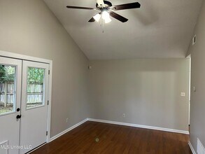 6589 Pleasant Acres Dr in Olive Branch, MS - Foto de edificio - Building Photo