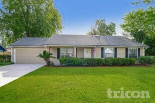 589 Robert Livingston St in Orange Park, FL - Building Photo