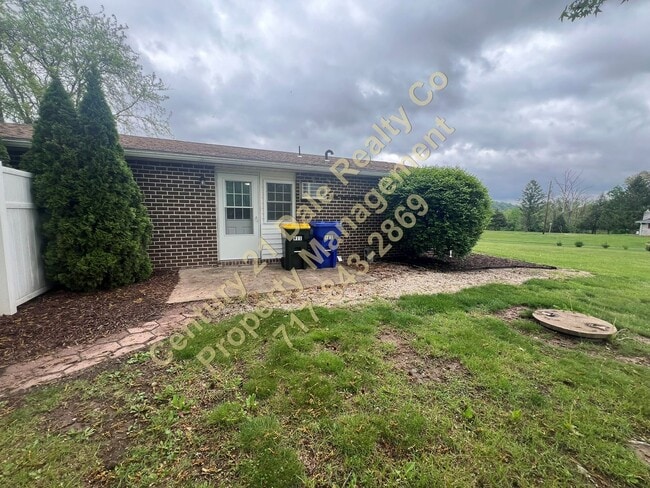911 Bowers Bridge Rd in Manchester, PA - Building Photo - Building Photo