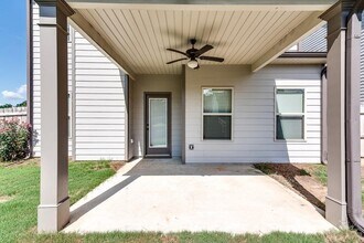 614 Amaranth Trail in Hoschton, GA - Foto de edificio - Building Photo