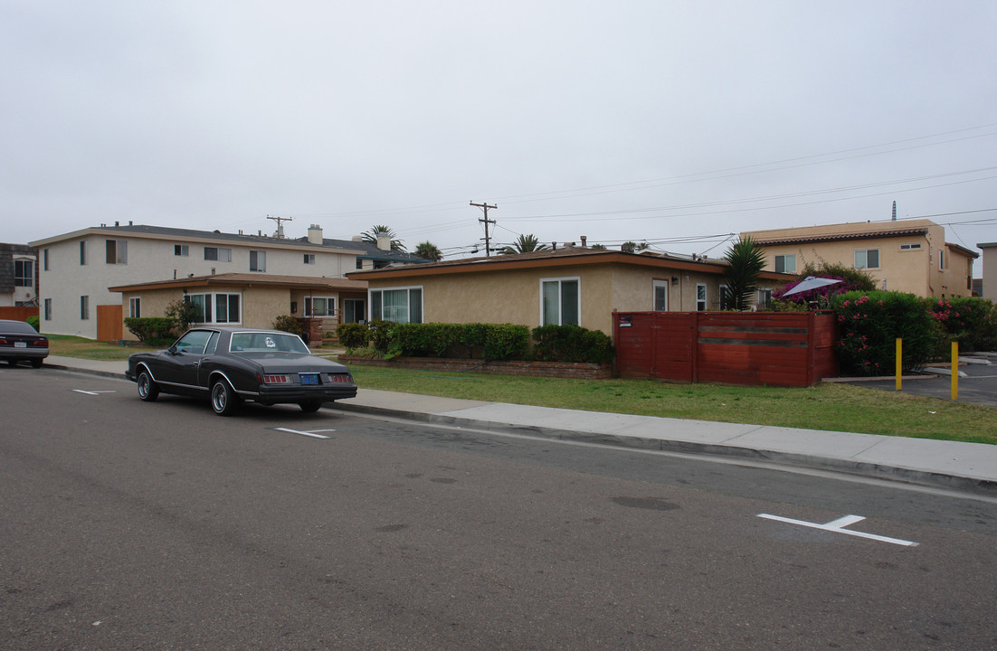 127-131 Daisy Ave in Imperial Beach, CA - Building Photo