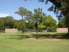 Oak Park Town Homes in Clute, TX - Building Photo - Other