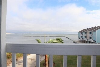 500 Tiki Dr in Tiki Island, TX - Building Photo - Building Photo