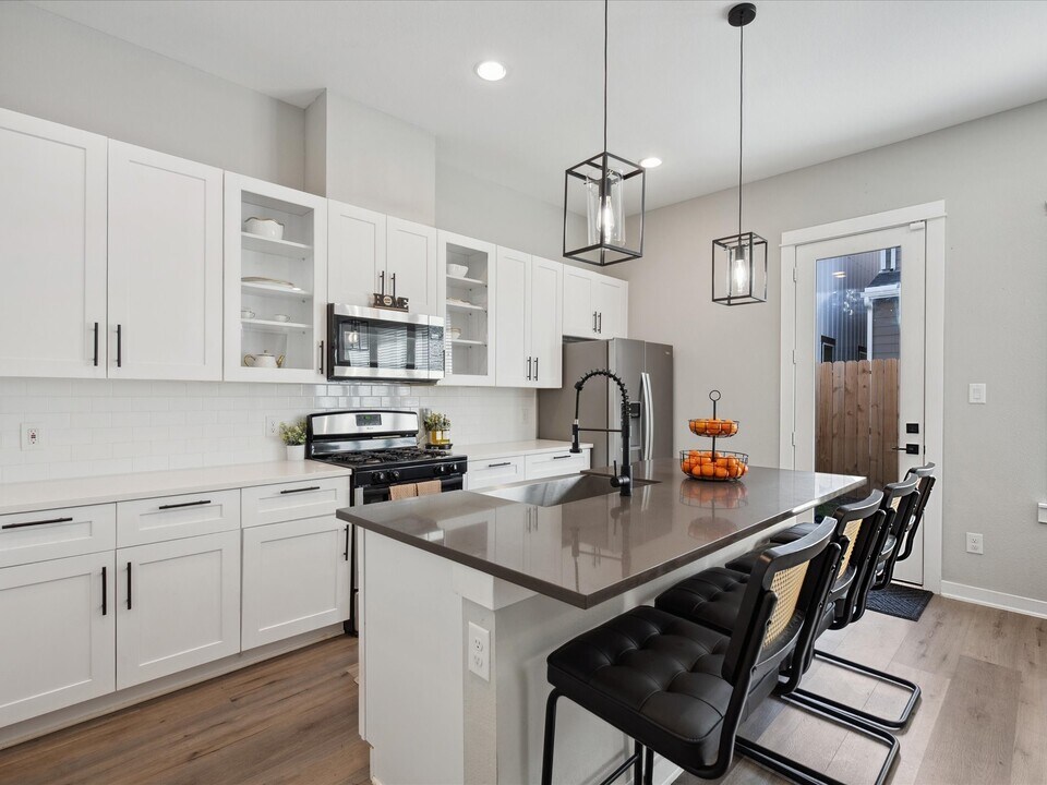 8411 Berry Brush Ln in Houston, TX - Building Photo