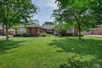 2491 Parkridge Dr in Navarre, FL - Building Photo - Building Photo