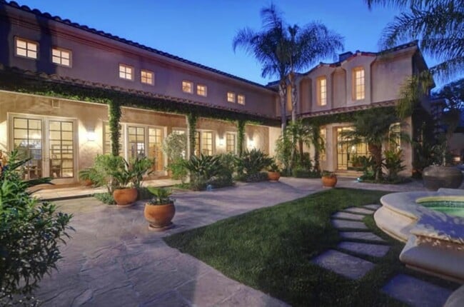 3756 Foothill Rd in Santa Barbara, CA - Foto de edificio - Building Photo