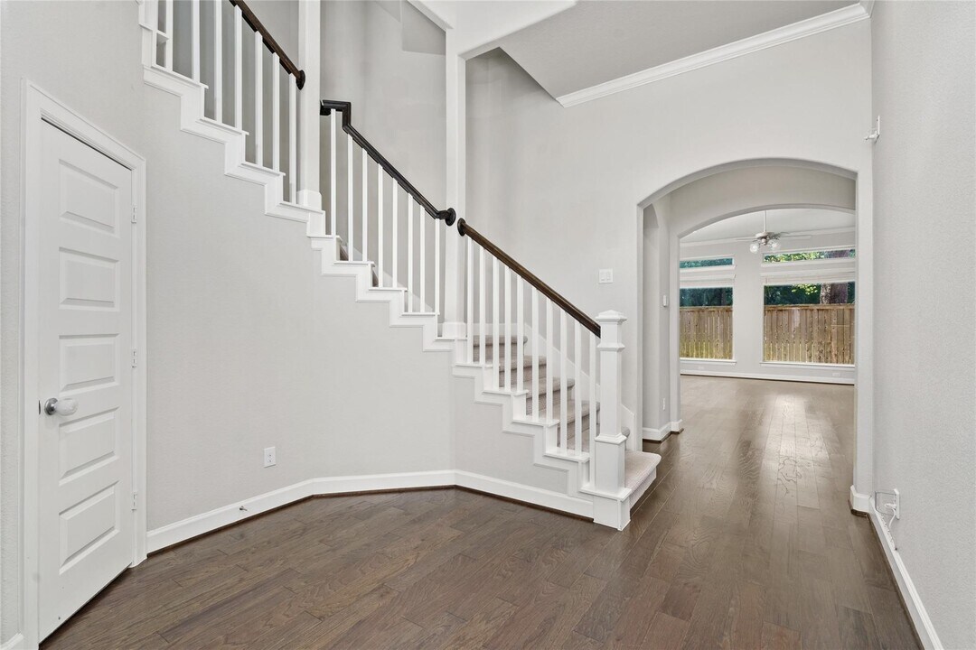 927 W Lacey Garden Loop in Houston, TX - Building Photo