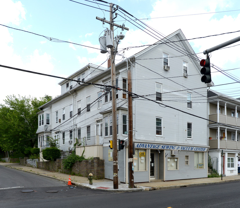 543 Branch Ave in Providence, RI - Building Photo