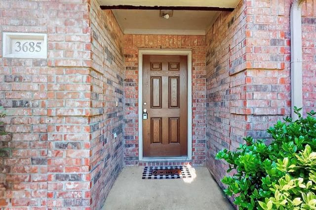property at 3685 Laurel Crossing Dr