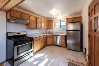 136 Fiesta St-Unit -136 Fiesta Street, Unit B in Santa Fe, NM - Foto de edificio - Building Photo