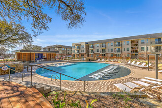 The Scenic at River East in Fort Worth, TX - Building Photo - Building Photo