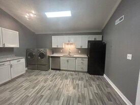 4701 Flat Shoals Rd in Union City, GA - Building Photo