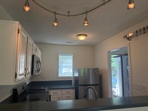 11 Strathmore Ln in Westport, CT - Building Photo - Building Photo