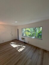 10074 E Bay Harbor Dr in Bay Harbor Islands, FL - Foto de edificio - Building Photo