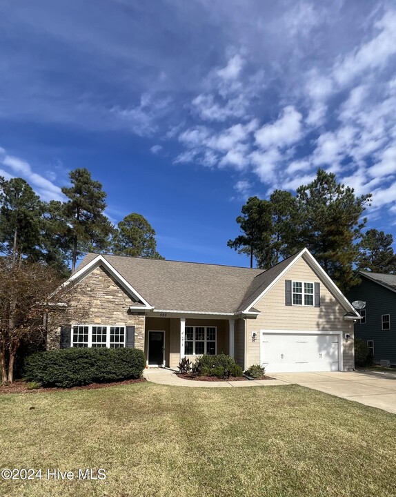 555 Legacy Lakes Way in Aberdeen, NC - Foto de edificio