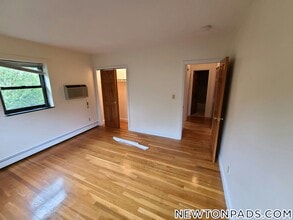 276 Grove St in Newton, MA - Building Photo - Building Photo