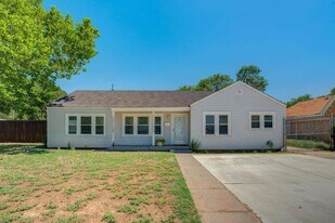 1909 20th St in Lubbock, TX - Building Photo