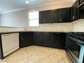 9293 Adamshurst Ave in Las Vegas, NV - Building Photo - Building Photo