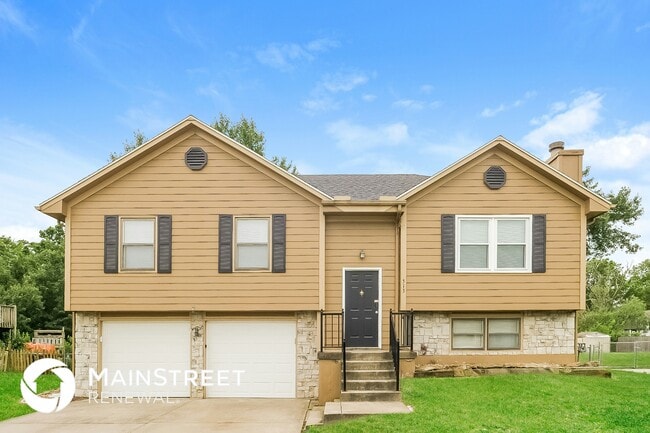 property at 513 NW Willow Dr