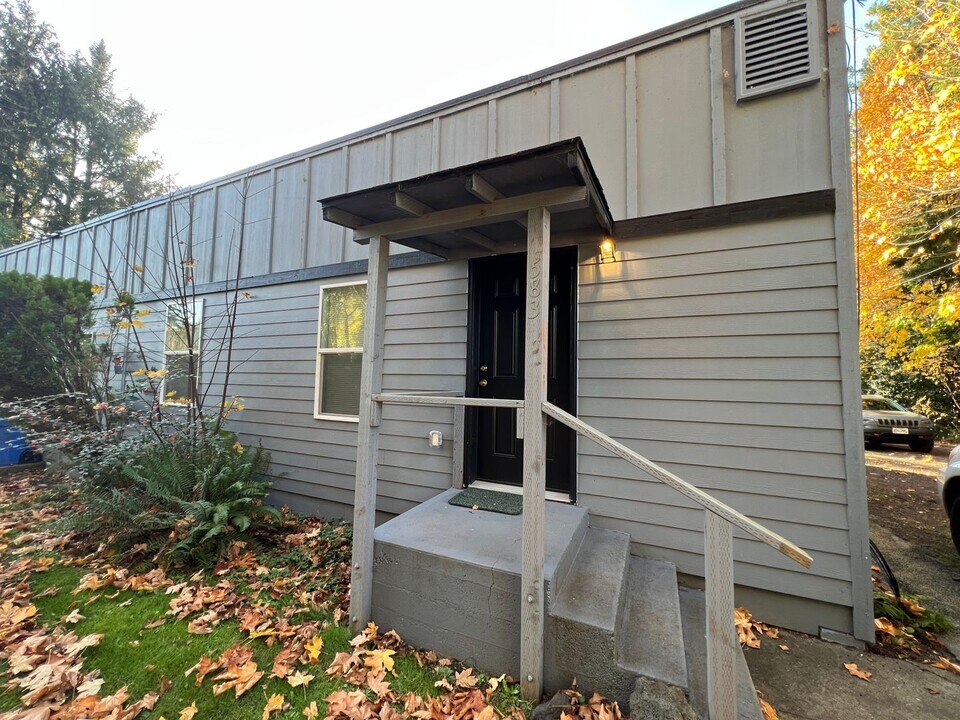 583 N Main St, Unit 691/A/583 in Toledo, OR - Building Photo